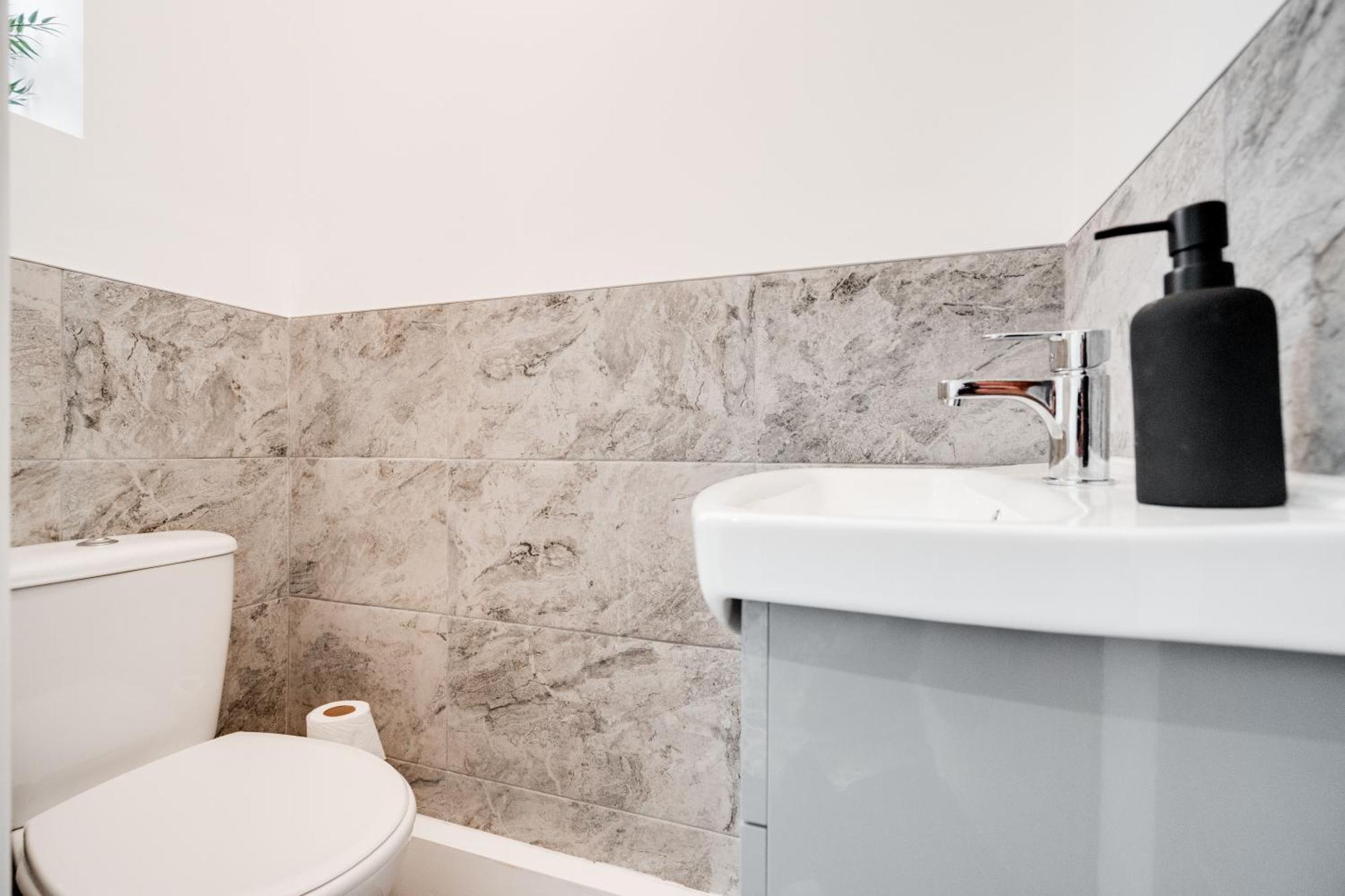 Shawe House - 10 Minute Mcr Airport - Free Parking Villa Wythenshawe Phòng bức ảnh